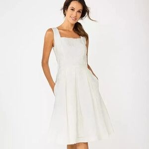 Elegant White Sleeveless Dress